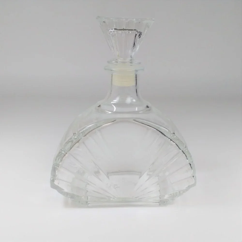 Glass Decanter with Stopper